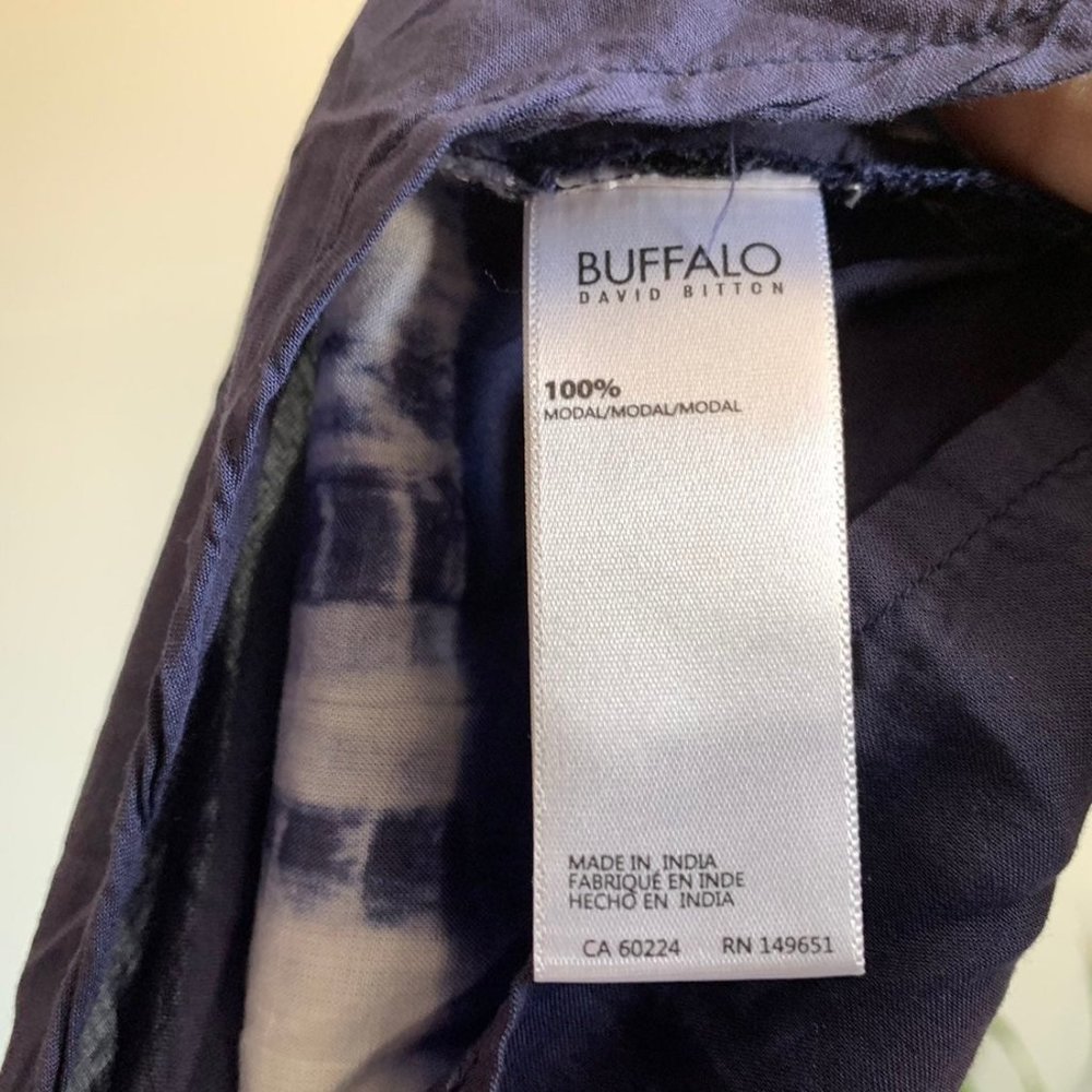 Buffalo by David Bitton blue and white tie dye cold shoulder top size XL - Picture 6 of 7